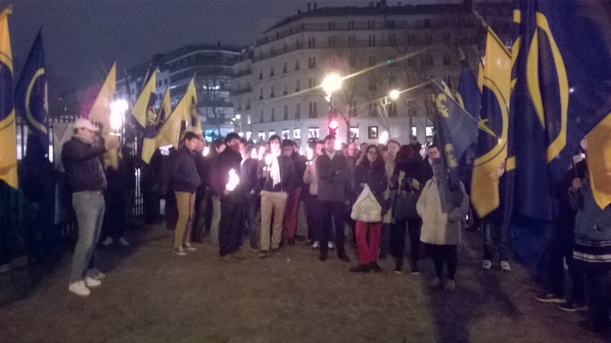 Action Francaise On Twitter Pour Que Vive La France Vive Le Roi Madeleine Marcheauxflambeaux Https T Co 2aing2e4uw