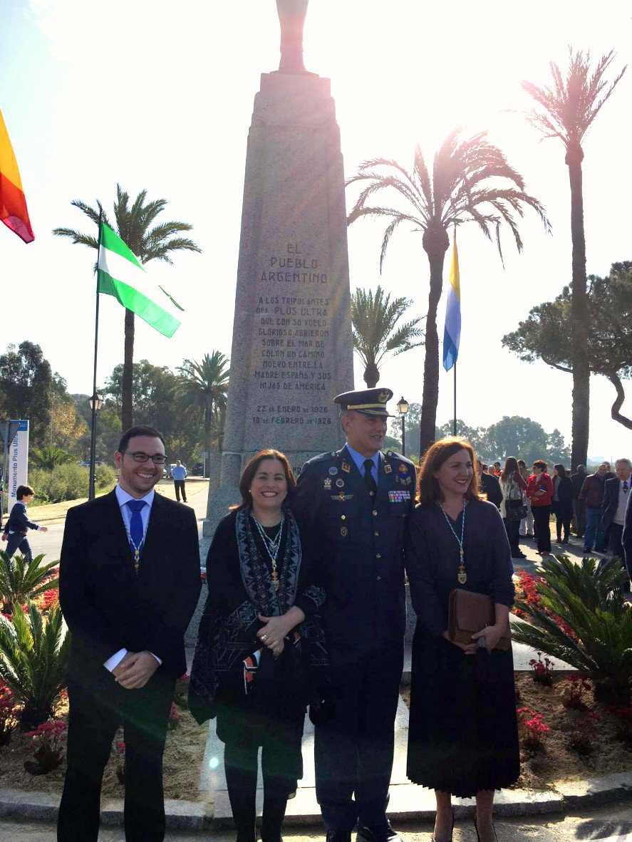 PSOE_Palos_Fra's tweet photo. Actos en conmemoración del XC aniversario del histórico vuelo #PlusUltra que partió de #PalosDeLaFrontera https://t.co/RmAbo08Efy