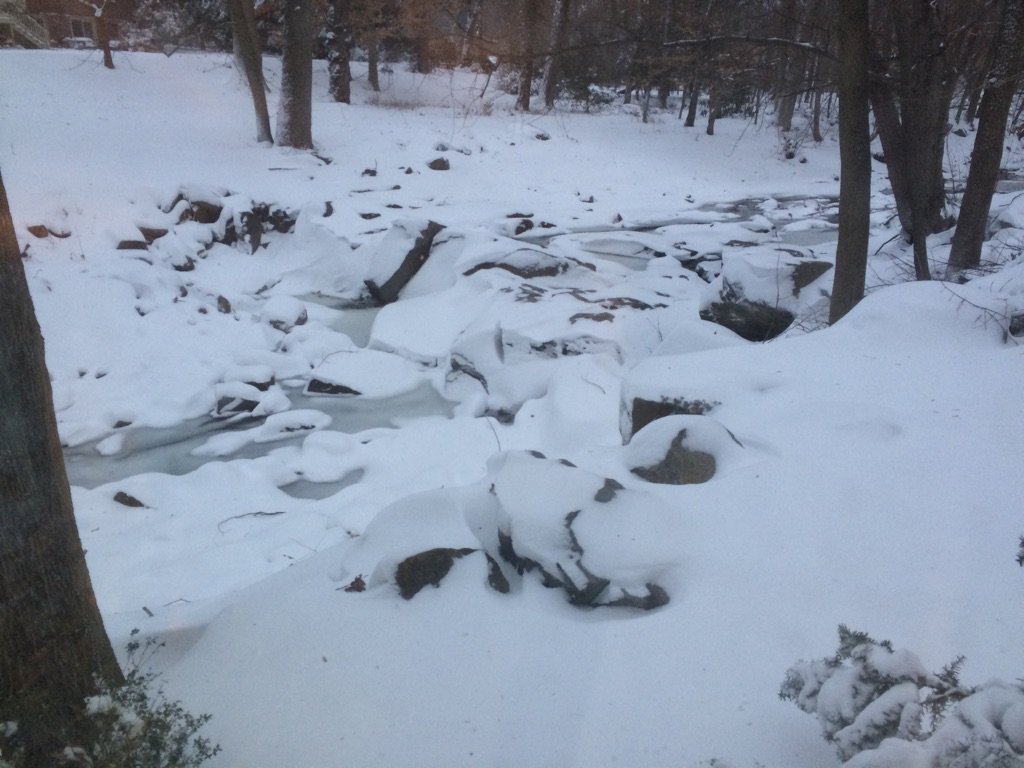 HonestHypocrite's tweet photo. Snow covered rocks on #Shellpot #Creek in #Brandywine #Hundred #netDe #delsnow #stormde https://t.co/H3THlgNsdF