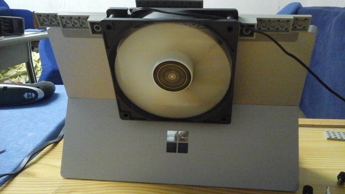 Sebiuiuiui's tweet photo. @LinusTech custom aircooling surface 3 #readyForOverclocking https://t.co/rpvxX4Xzy9