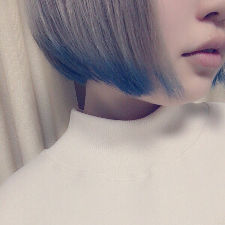 renchi_6's tweet photo. 新しい髪の毛。毛先にブルーを入れてもらいました。熱帯魚みたいで綺麗 https://t.co/tntlkltDDd