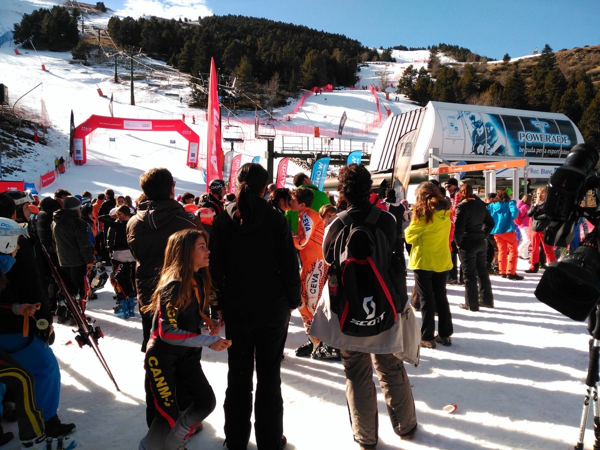 AudiquattroCup's tweet photo. Ambientazo en la zona de meta y Village en el 19 Trofeo Pista! Pista @SnowLaMolina @audispain @AC_Hoteles @atomic https://t.co/Xals9JXZTq