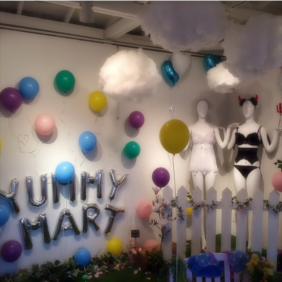 YUMMY_MART's tweet photo. Spring Exhibition 1日目終了😘Garden Partyではエンジェルとデビルがお出迎えしました👼💓😈
#yummymart #16spring #spring #angel #devil #cosplay https://t.co/QQQvepGu47