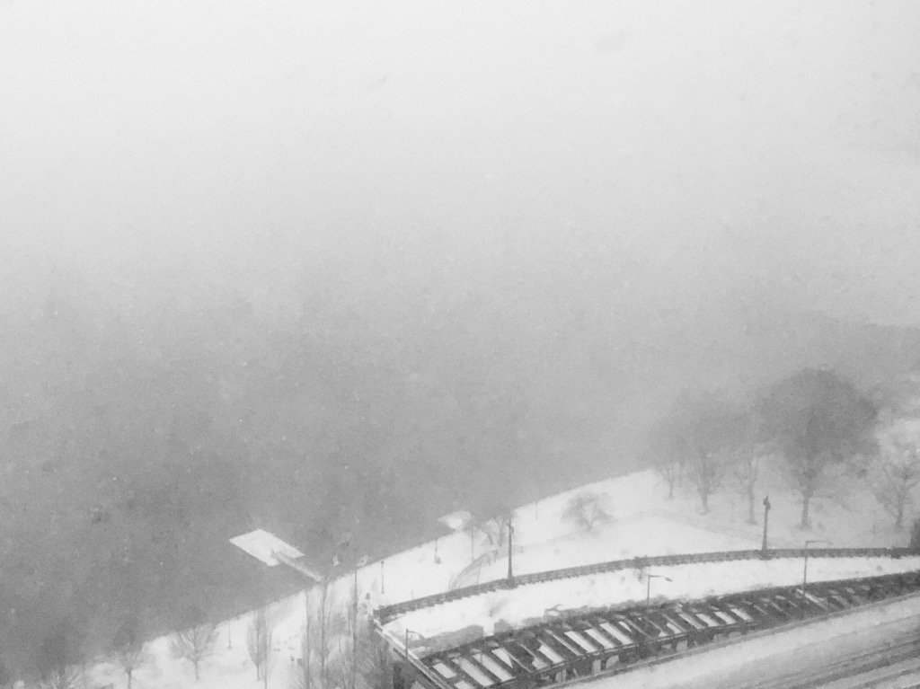 RobinRoberts's tweet photo. View outside my NYC apt toward Hudson River. If similar conditions in your area plz remember to check on elderly. ❤️ https://t.co/qn0vd3E78i