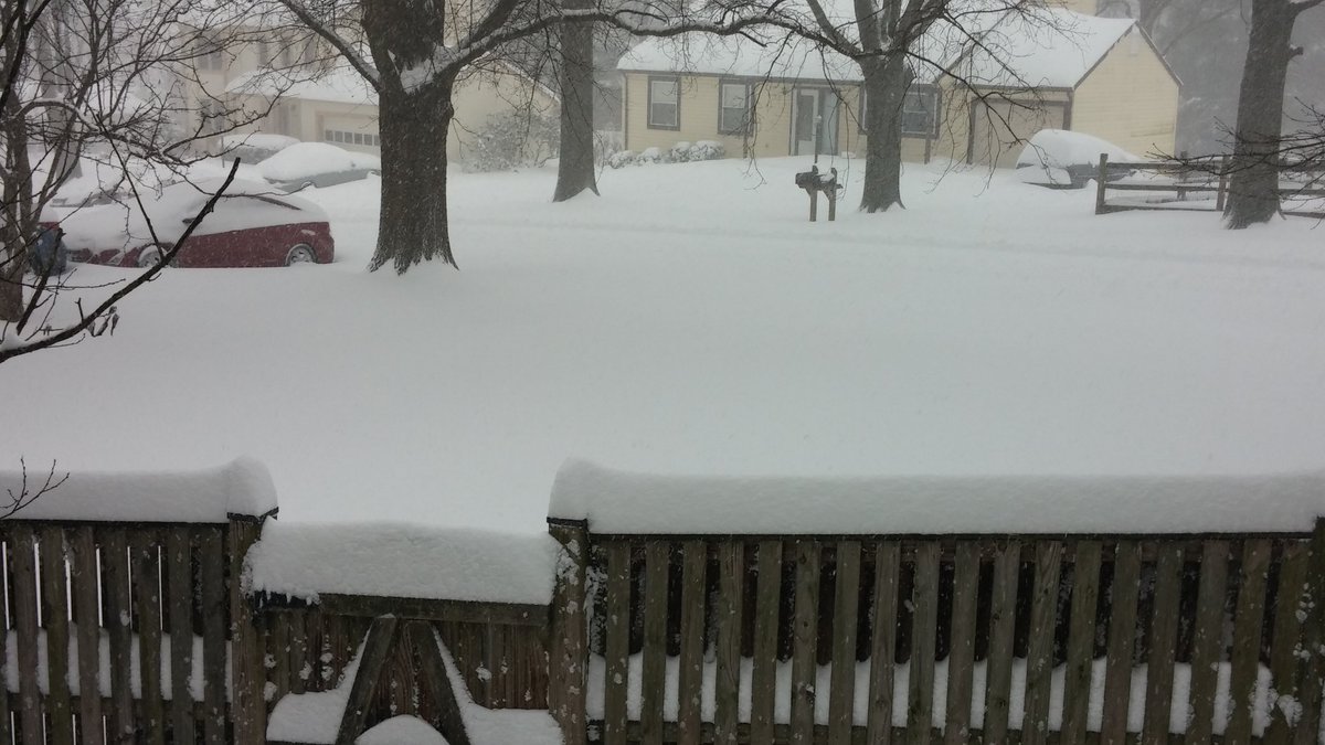 RandyGray's tweet image. 14 - 15 inches in Walkersville and snowing like crazy!