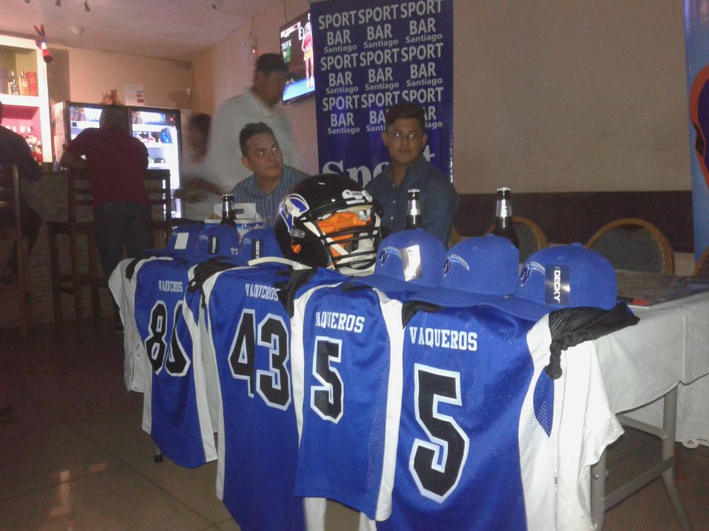 vaqueros_09's tweet photo. Rueda de prensa #vaqueros #temporada2016 https://t.co/OeRsbtWUFe