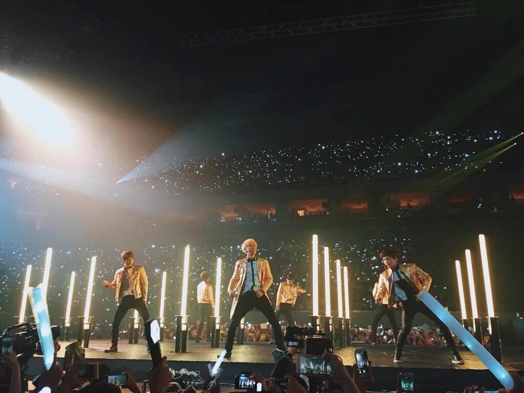 SEKAIB00TY's tweet photo. SPELL PERFECT 

#EXOluXioninManila https://t.co/MS7sjeFQ9o