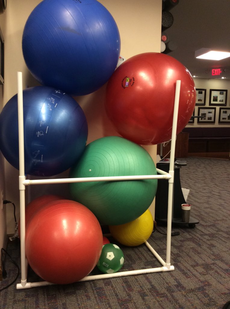 robbinspt's tweet photo. That's what we call a Physical Therapy snowman! Stay safe out there everyone! Call us if you pull a muscle shoveling https://t.co/f0C6k9bRNc