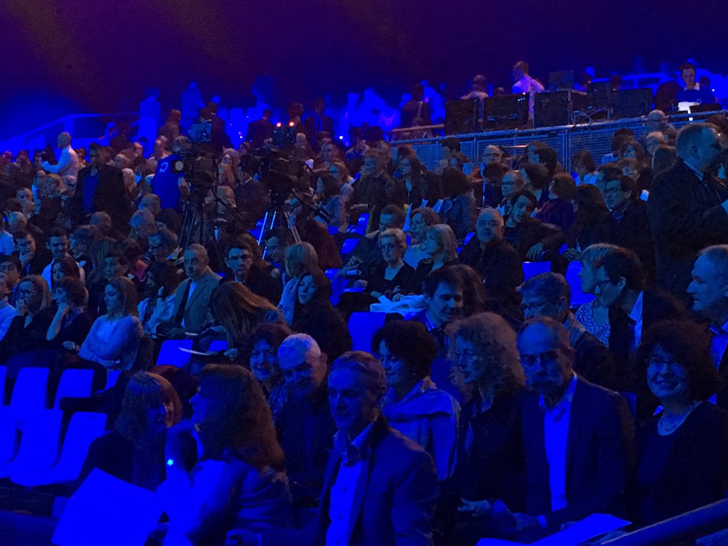 olivier_carre's tweet photo. Grosse ambiance pour le gala de remise des diplômes de #PolytechOrleans Vive les ingénieurs ! #Orleans https://t.co/lHVrDEVVuC