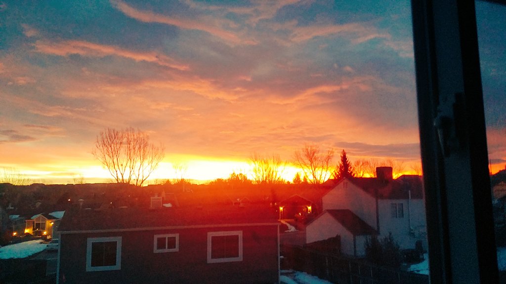 reider1929's tweet photo. #broncossunrise https://t.co/cGSt87mSrD
