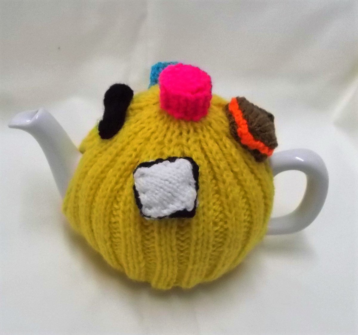 AlsCraftyCorner's tweet photo. Handknit yellow wool Cozy, Tea Pot Cover, wool Cosie, Tea Lo… https://t.co/oXxNq5ECQ6 #AlsCraftyCorner #KitchenWears https://t.co/TP9yS2VucG