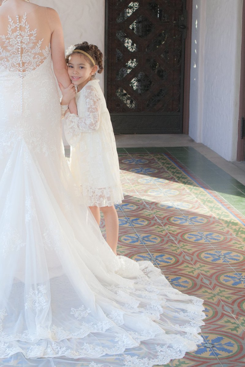 InHisImageSA's tweet photo. These flower girls stole my heart. https://t.co/PlK122zYL7