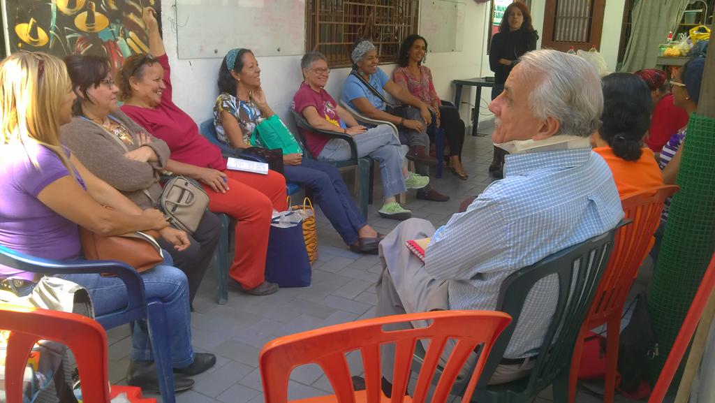 DiDialuis's tweet image. Taller de jabones de la alpargata solidaria. Frente a la crisis organización popular. En @AteneoPopCss @TruekeCcs