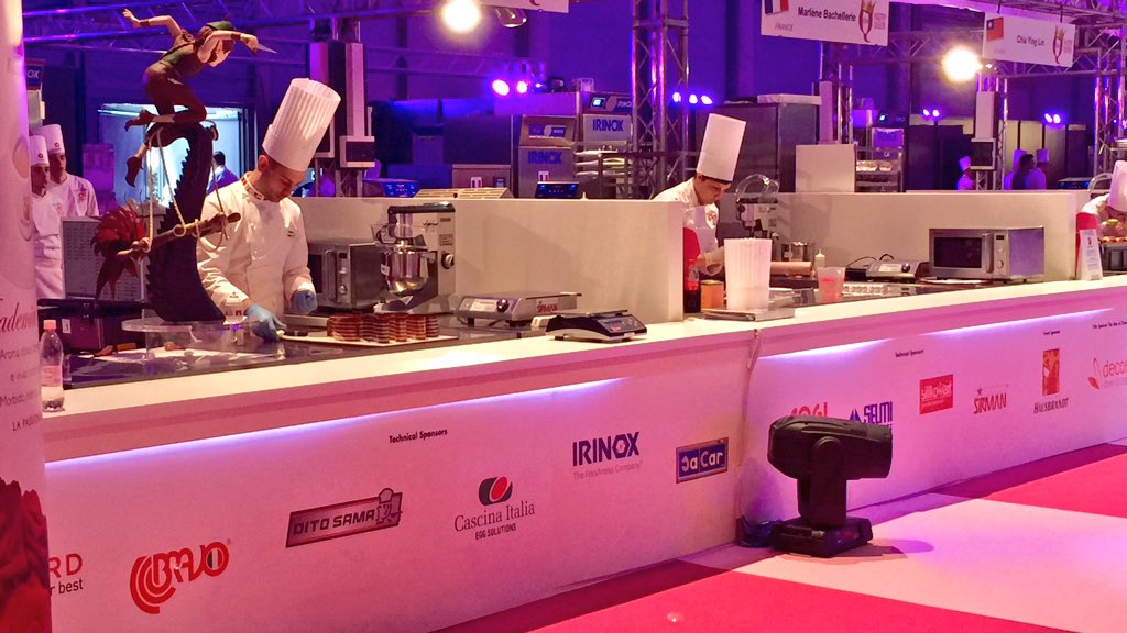 BRAVOSPA's tweet photo. Ai #PastryEvents Francesco Boccia, la sua scultura e #Trittico #bravosigep2016 https://t.co/NcHmjuxrGB