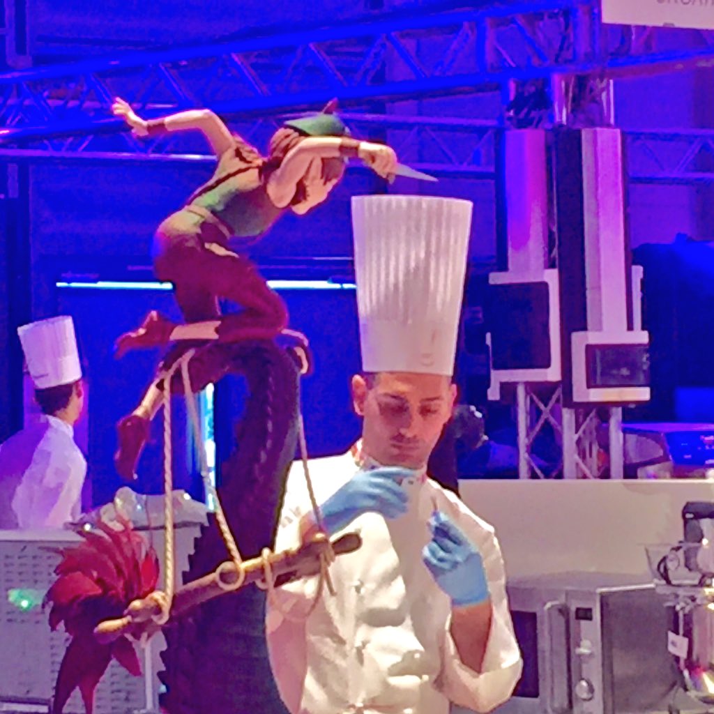 BRAVOSPA's tweet photo. Ai #PastryEvents Francesco Boccia, la sua scultura e #Trittico #bravosigep2016 https://t.co/NcHmjuxrGB