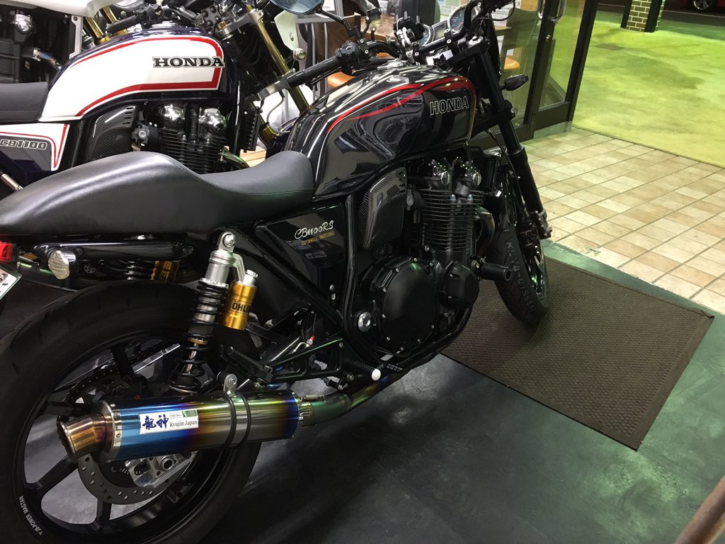 龍神japan 公式 Pe Twitter 弊社のでも車両cb1100です マフラーはフルチタン手曲げの自社製品のマフラー ステムもアルミcnc削り出しの自社製品製品 クラッチカバー シートなどワンオフパーツも多数 足回りはオーリンズとマグホイール 改造費300万円以上です T 龍神japan 公式 Pe Twitter 弊社のでも車両cb1100です マフラーはフルチタン手曲げの自社製品のマフラー ステムもアルミcnc削り出しの自社製品製品 クラッチカバー シートなどワンオフパーツも多数 足回りはオーリンズとマグホイール 改造費300万円以上です T