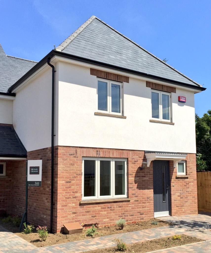 resolutionhomes's tweet photo. Just the one plot now remaining at Eaton Bray which is the excellent 4 Bed Semi Plot 7! https://t.co/xgxwOjJQKt