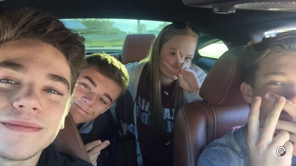 _Gregory21's tweet photo. Happy birthday stud🎉 love you dude, hope it's a good one💯  #BleepBlopBloop https://t.co/uDWCOrth96