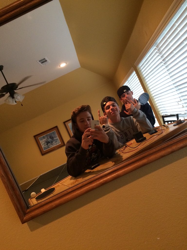 _Gregory21's tweet photo. Happy birthday stud🎉 love you dude, hope it's a good one💯  #BleepBlopBloop https://t.co/uDWCOrth96