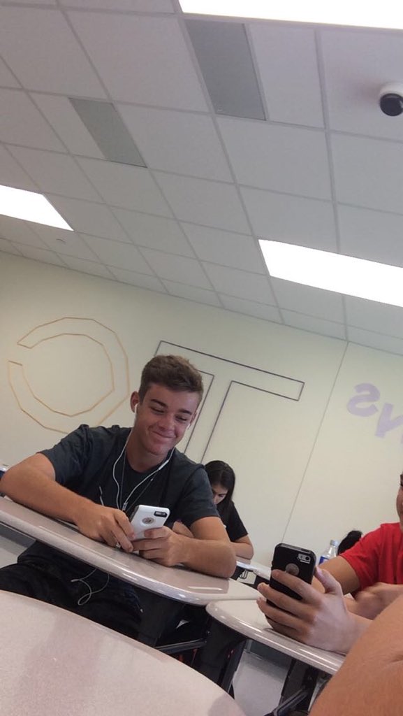 _Gregory21's tweet photo. Happy birthday stud🎉 love you dude, hope it's a good one💯  #BleepBlopBloop https://t.co/uDWCOrth96