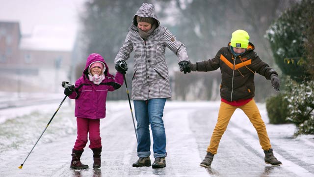 Besonders der Osten muss sich heute auf gefährliche Straßenverhältnisse einstellen. 

wetter.info/wetter-aktuell…