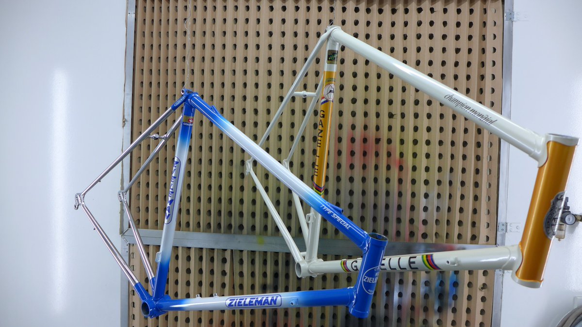 Ook retro frames maken wij weer van deze tijd. Geheel gerestaureerd en gespoten in oude stijl.