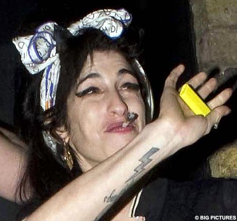 Who says Weed doesn't slow you down.  Pot-smoking burglars forget why they broke into house. goo.gl/XqMn25
