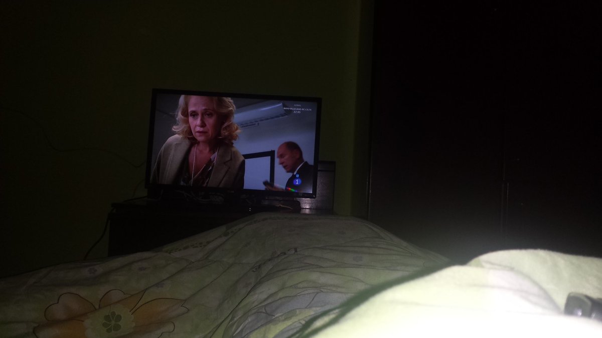 danielhd's tweet photo. Así pasaremos la tarde de sábado cama y pelis ...... https://t.co/u8PiY6Jhd2