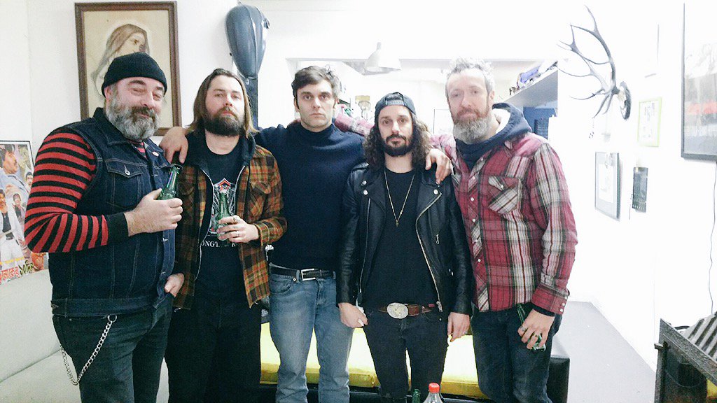 Équipage <a href="/MrPicklesMotors/">Mr Pickles</a> ! 

Cc <a href="/MarmaiPio/">pio marmai</a> <a href="/Sylvain_Quimene/">• Gunther Love •</a>