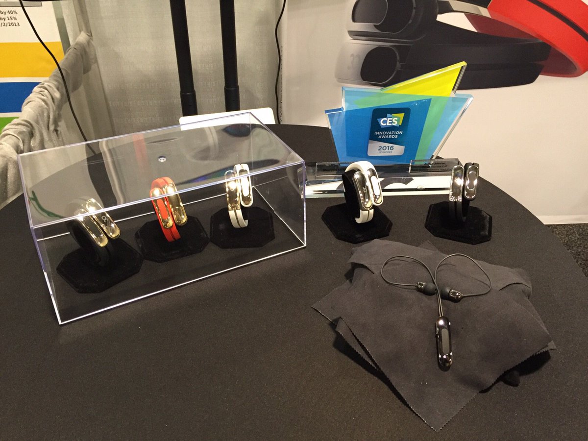 AshleyChloeInc's tweet image. The Helix Cuff at CES 2016: Awards, Backers, and Media bit.ly/1OlZOnI #HelixCuff @FashInvest  #Tomsguide