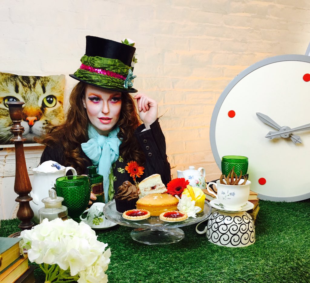 flashkate122's tweet image. @StephanieSwan_  is the #madhatter props @RalphandCo_2015 pics: @GrooverPhoto MUA: @flashkate122