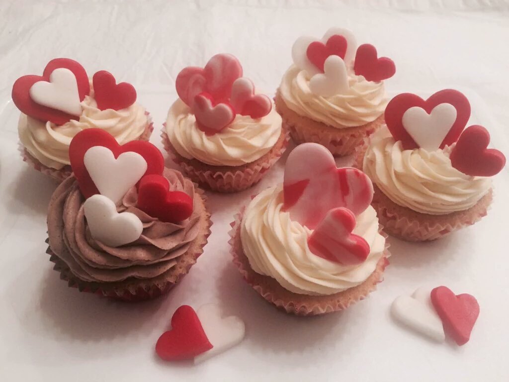 Ladies &amp; gentlemen. From #Chiswick London W4 I give you <a href="/poppyscupcakes/">Poppy's Cupcakes</a> poppyscupcakes.com #cupcakes