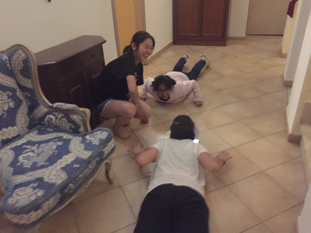 caeciliihoe_V's tweet photo. Classic circuits in the hallway #mggsspqr https://t.co/foO2OOAgKk