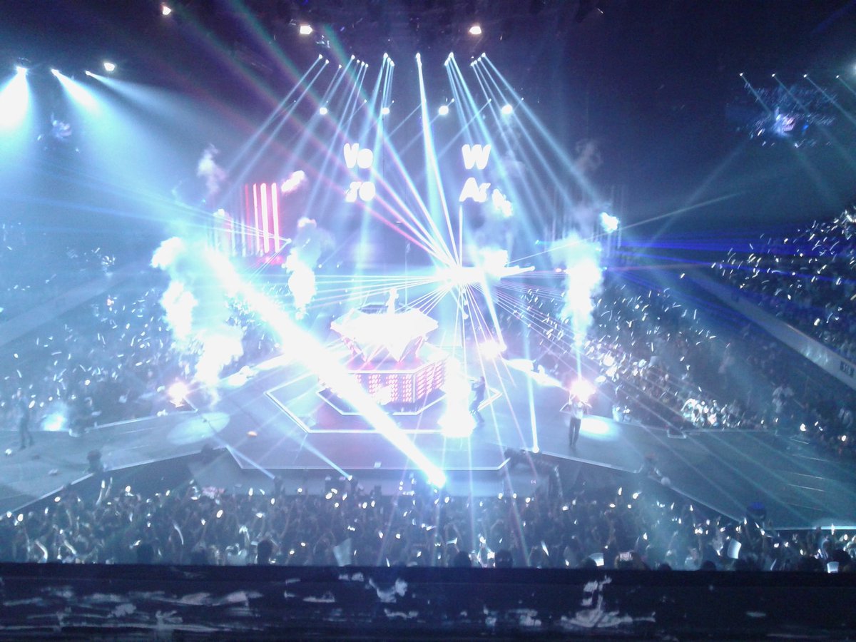 WearEXO_L's tweet photo. The stage.
#EXOluXioninManila https://t.co/YfWLFnaUiL