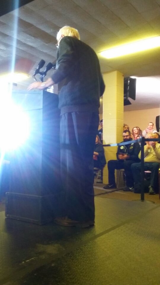 People4Bernie's tweet photo. We got your back @BernieSanders. We really do. #feelthebern #iacaucus https://t.co/lSj7YBtjSQ