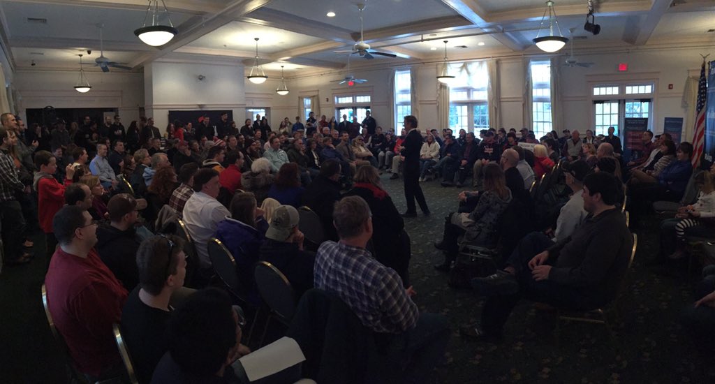 EmoryRoberts's tweet photo. Apparently nobody told this room full of supporters that @RandPaul is a 2nd tier candidate... #StandWithRand https://t.co/NP7ylG41vd