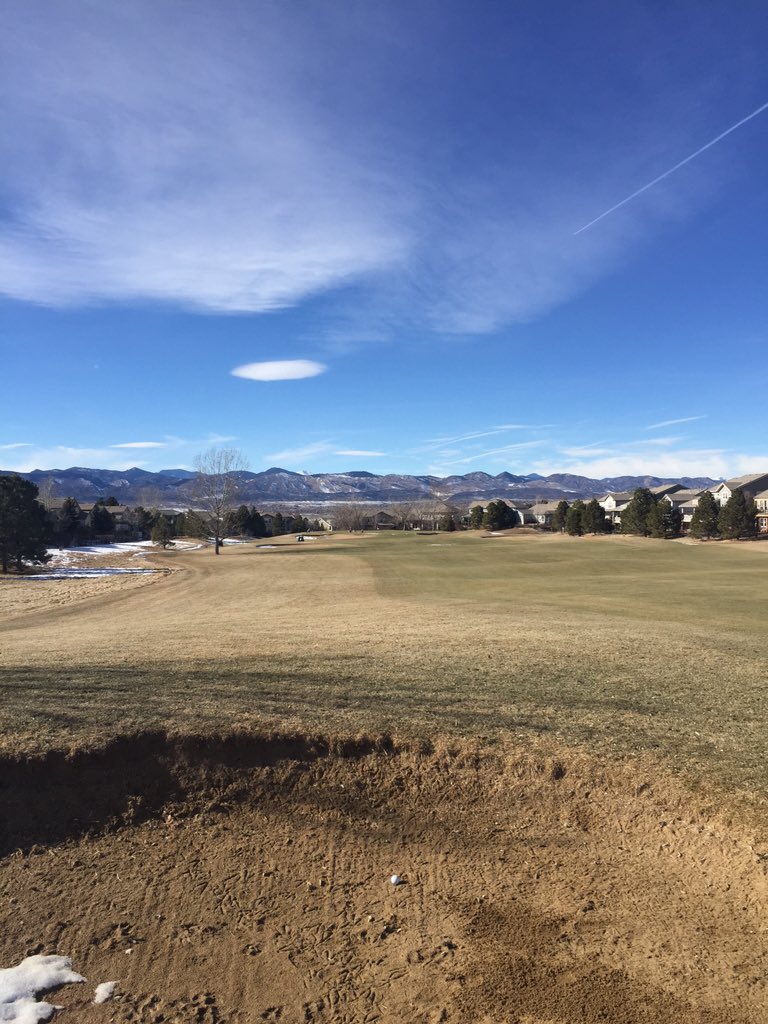 KUCoachKuhle's tweet photo. #broncosunrise #denverwinter #63andplayinggolf https://t.co/Ykabm7casq