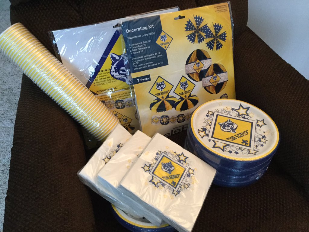 buttonst68's tweet image. Dude, it appears that the Cub Scout Pack is starting to prepare for the upcoming Blue and Gold banquet.