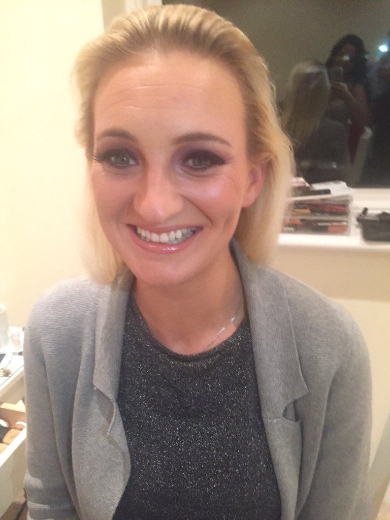 CharTMakeup's tweet photo. Another pretty face tonight #makeupartist#londonmua#kentmua#essexmua xxx https://t.co/tx3SLcjoev