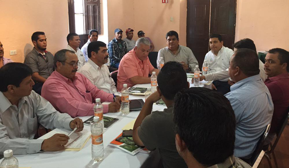 CONAFOR's tweet photo. En la Comarca Lagunera #Coahuila se dieron cita 30 personas para escuchar las reglas de operación de #PRONAFOR2016 https://t.co/k807yA7ig1