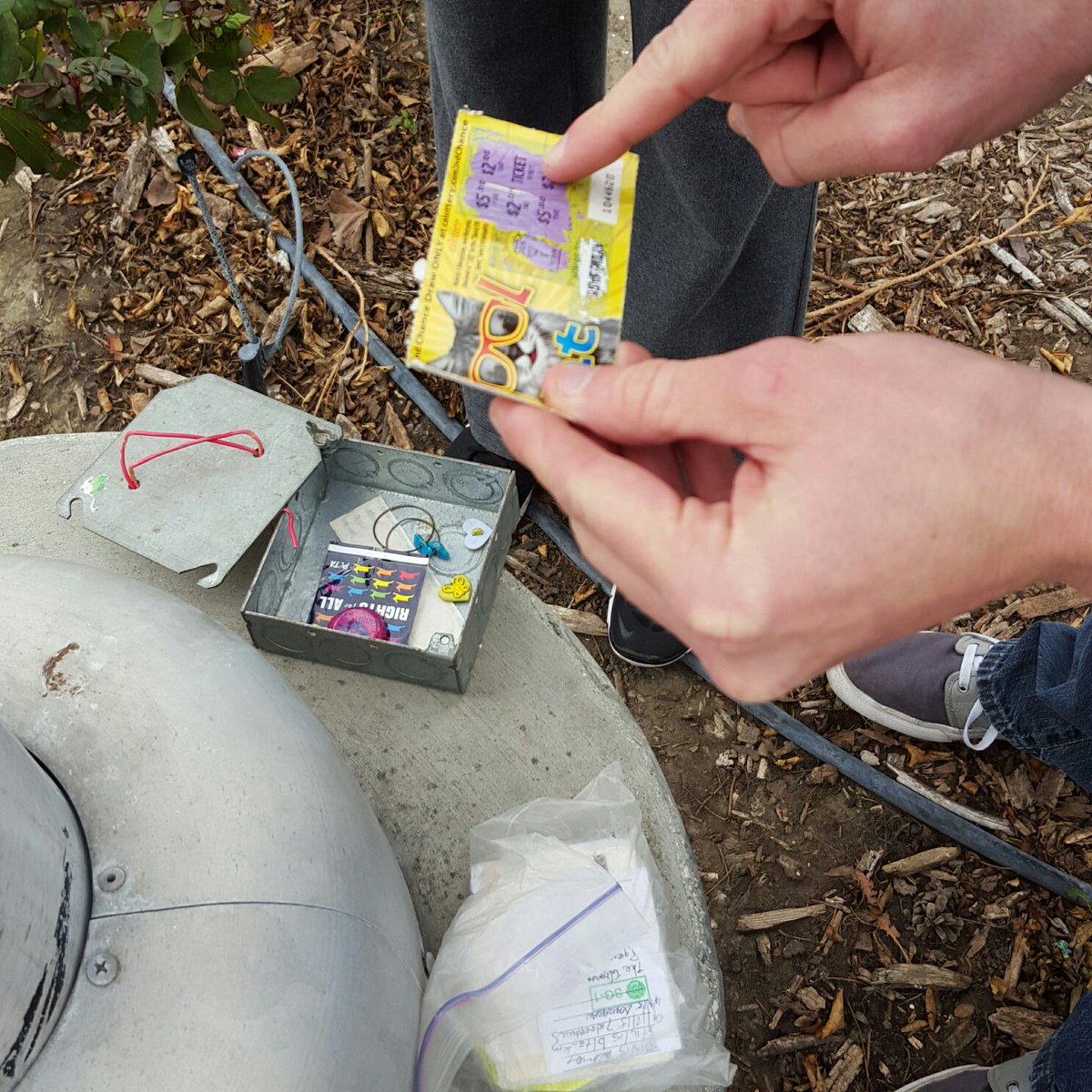 Agents_of_PLACE's tweet image. Wait for it........Find #5 for the WIN!!!! #cppcohort2 #geocaching #foundit