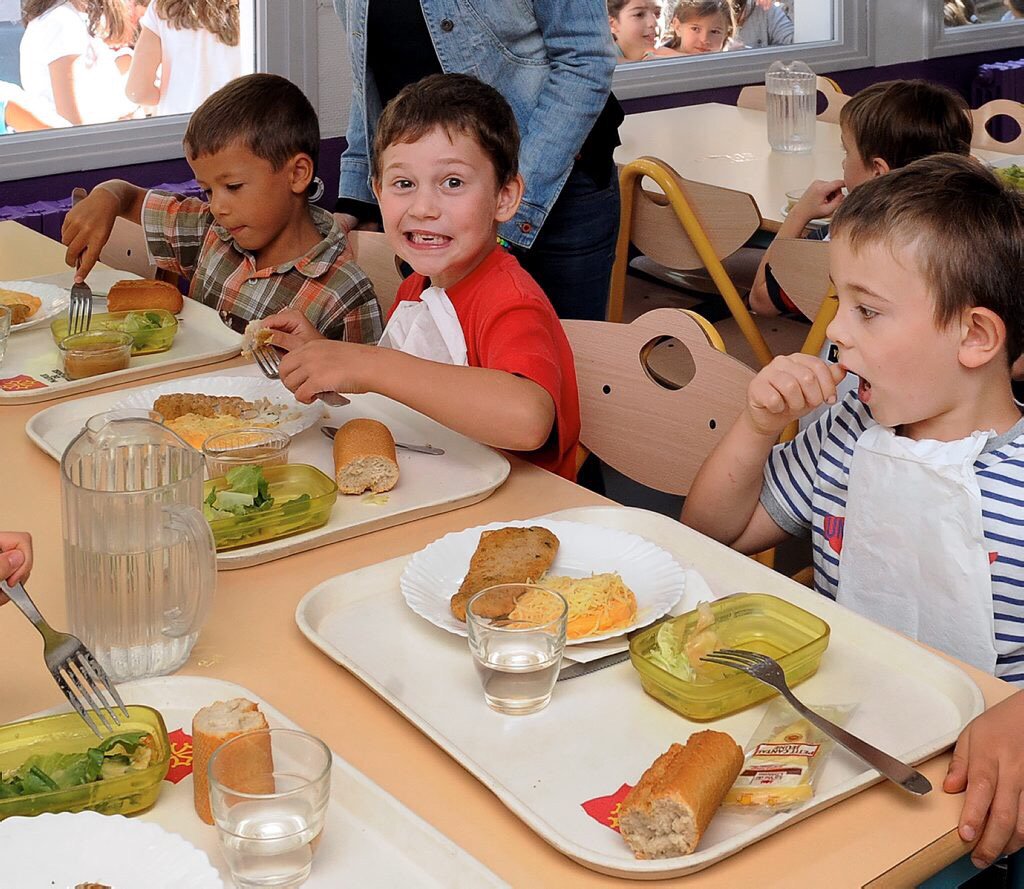 JuGaronne's tweet photo. Cantine et périscolaire :  nouvelle contestation dans les écoles#mobilisation#fcpe31  https://t.co/fGcplg6VY0 https://t.co/XyNWxTUiOa