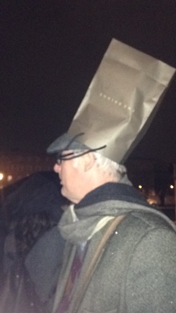 caecilihoe_VI's tweet photo. Mr Zoch's rain protection. #mggsspqr https://t.co/01YFFIfNGQ