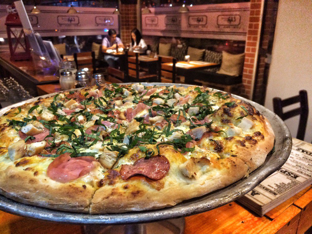 WickedPizzaEC's tweet photo. Con ganas de pizza!? Te esperámos de 4 - 10 PM! 🍕 #WickedPizza #ArtisanalPizza #CraftBeer #Wings https://t.co/Hyq00O1tlg