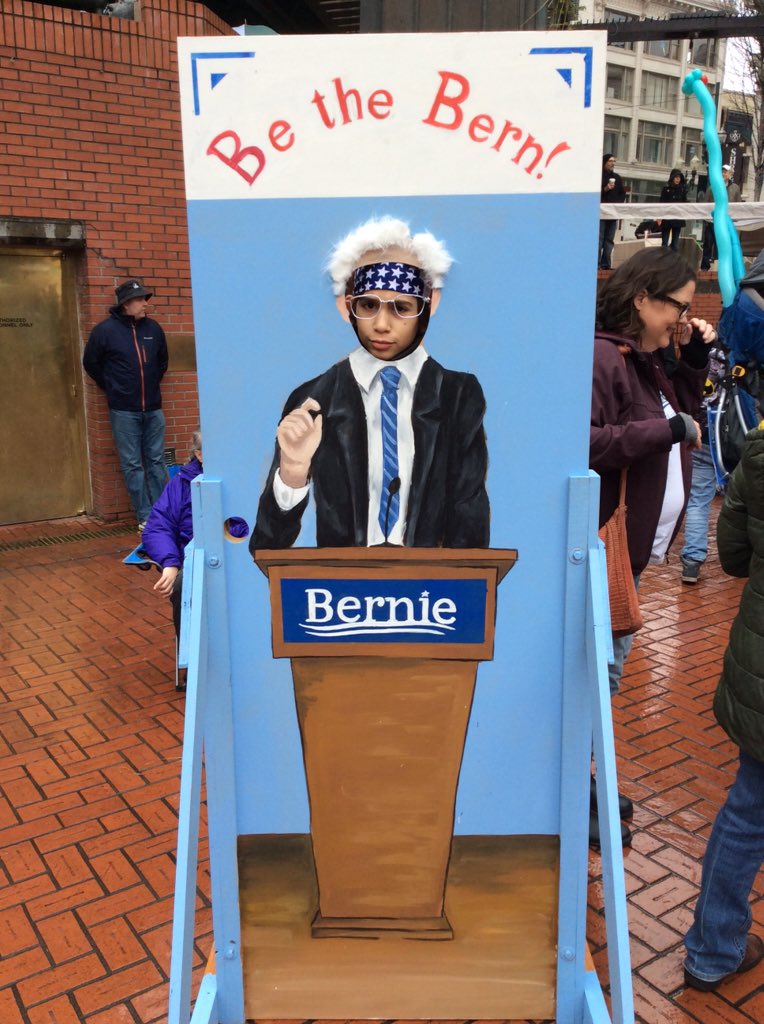beauiful_moon's tweet photo. #MarchForBernie #PDXforBernie #FeelTheBern #Portland #Oregon https://t.co/AHu1jX9dKJ