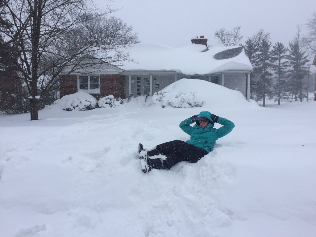 laawn_d's tweet photo. Just tanning in the #JMUSNOW @JmuDominos https://t.co/IJPPIUAHJ2