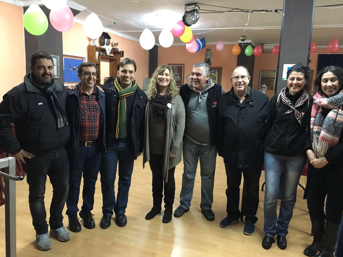Patgompic's tweet photo. #Foguerons #SantAntoni #CalaMillor molt bon ambient #ParticipaciòCiutadana Gràcies NataliaTroya #Batlessa @psibpsoe https://t.co/yk1SYkYkuG