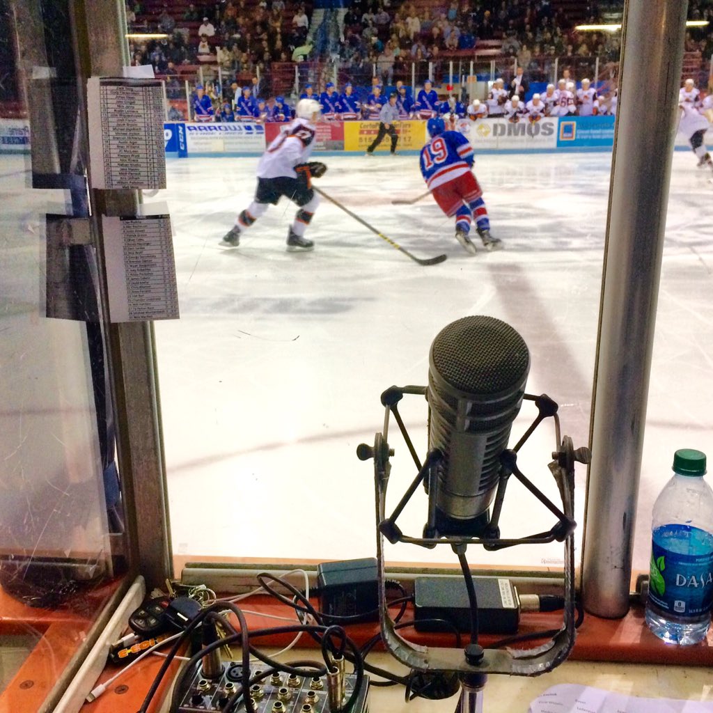 AndyHallRadio's tweet image. Best seat in the house.  @bucshockey @USHL #VoxInTheBox #MadhouseOnHickman #OMAvsDM