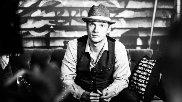 WHOTheBckstreet's tweet photo. Hey @nickcarter - We're Behind You #IHeartNickCarter https://t.co/DkIRRQH9XH https://t.co/gEuP78B84e
