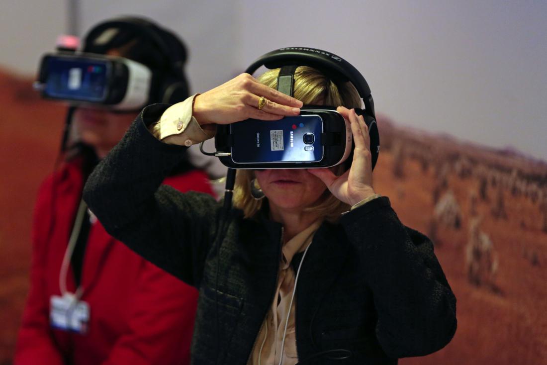 Why Virtual Reality Isn’t Just for Gamers time.com/4185505/virtua… [photo of a synced experience in Davos]